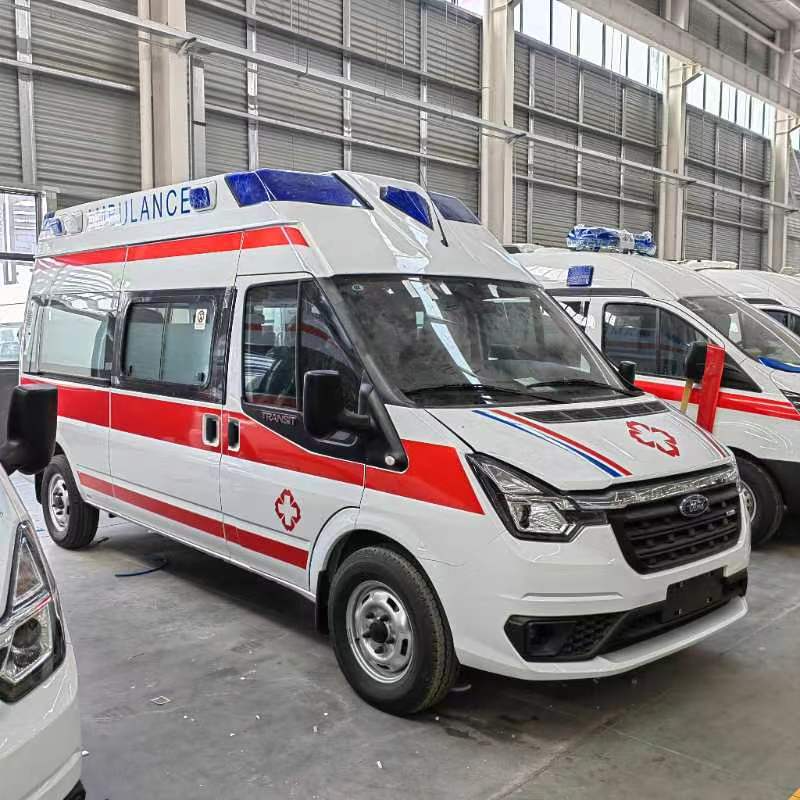 全球救護車種類繁多，每個國家都依據(jù)自身的醫(yī)療設(shè)施、道路運輸條件和其他因素來選擇適合自己的救護車型號。在救護車的領(lǐng)域中，程力專用汽車這個品牌名響譽全球，成為了不少國家的救護車供應(yīng)商，提供著各種類型的救護車，被廣泛應(yīng)用于各種不同的場景中。下面將分別介紹幾種主流的救護車種類。
