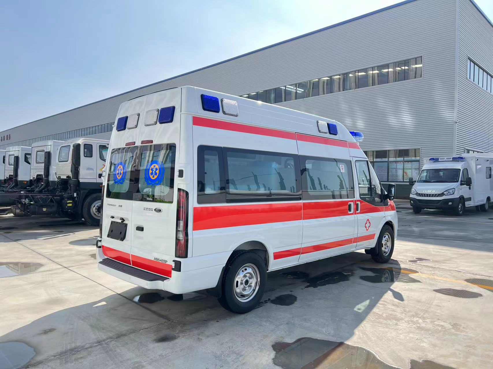 閬中院后救護(hù)車：為生命守護(hù)的追逐
