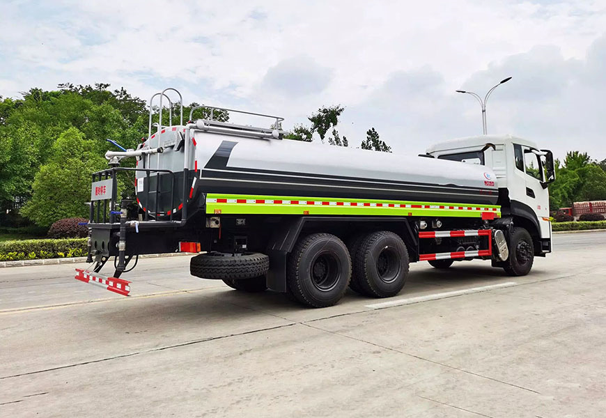 鷹潭灑水車價格：讓您的道路更加安全優(yōu)美
