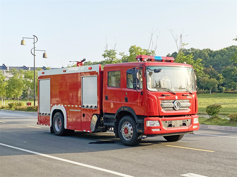 消防車最小載多少噸
