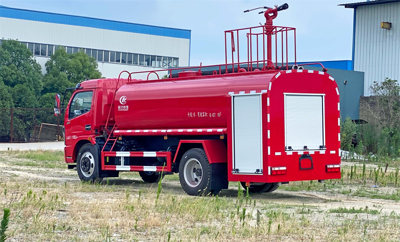 長期出售遠(yuǎn)程噴灑消防車
