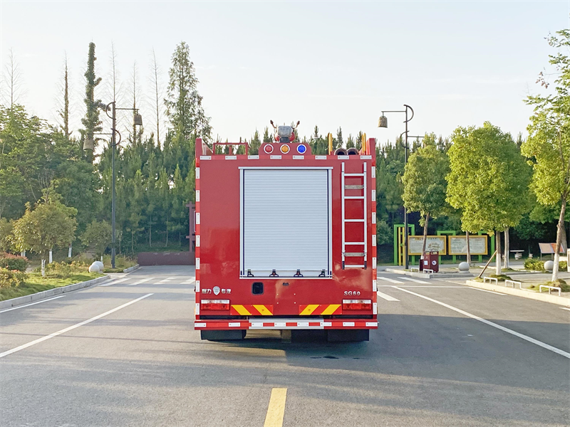 供消防車放水滅火的叫什么車輛
